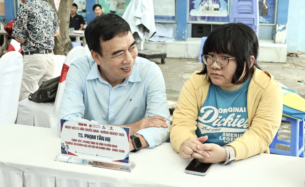 TS. Phạm Tấn Hạ nhấn mạnh, các thí sinh năm nay cần chú trọng đồng đều vào cả hai đợt thi Đánh giá năng lực cũng như kỳ thi Tốt nghiệp THPT - Ảnh: ĐỨC DƯƠNG