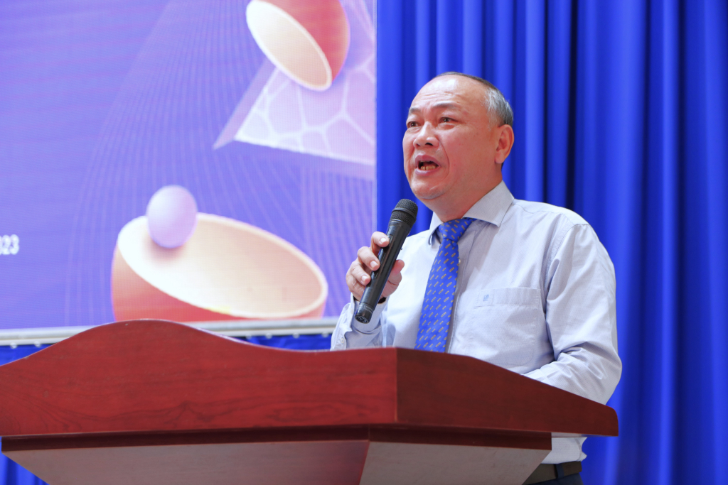 TS. Phan Thanh Định yêu cầu 7 vấn đề mà Đoàn - Hội cần thực hiện trong năm học tới - Ảnh: Phạm Trí
