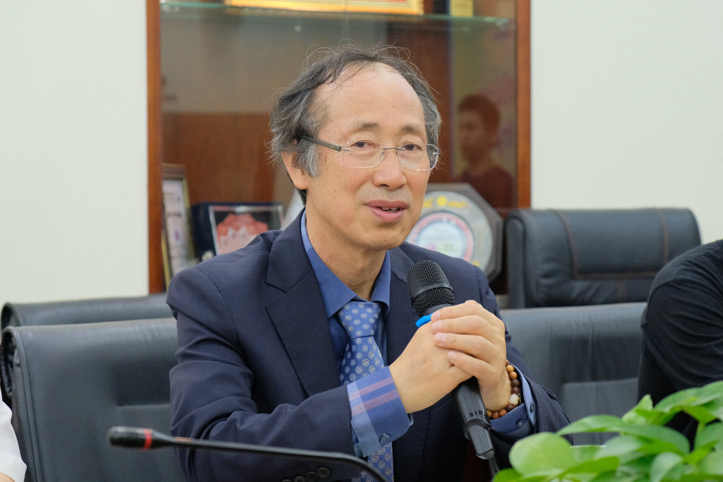 GS. Yong-Kyo Chung tại buổi làm việc - Ảnh: Huyền Linh