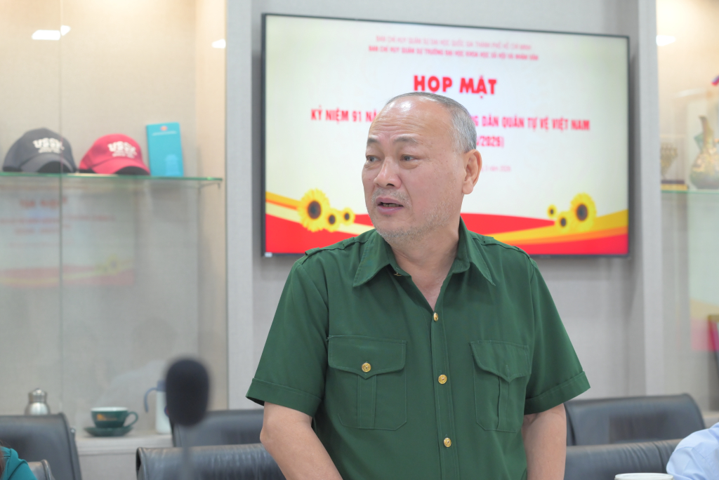 Đ/c Phan Thanh Định phát biểu cảm ơn những lời chúc của Lãnh đạo Đảng ủy, Ban Giám hiệu Trường - Ảnh: NHƯ Ý
