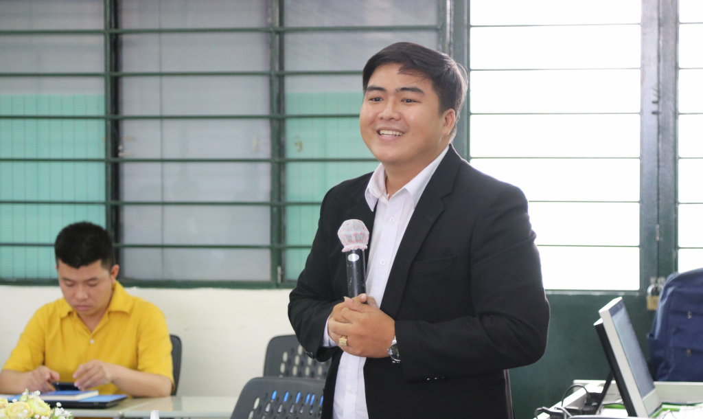 Bạn Nguyễn Thành Gia chia sẻ những khó khăn của sinh viên trong khởi nghiệp cũng như cách khắc phục về vấn đề này - Ảnh: Thùy Trang