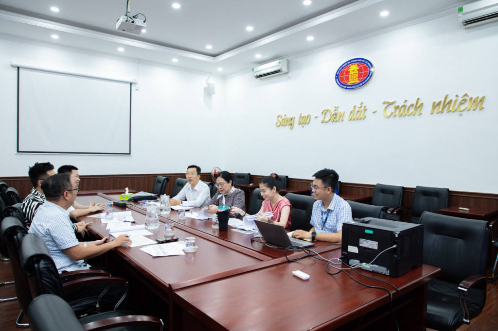 Buổi họp diễn ra tại phòng D102 cơ sở Đinh Tiên Hoàng - Ảnh: Lý Nguyên