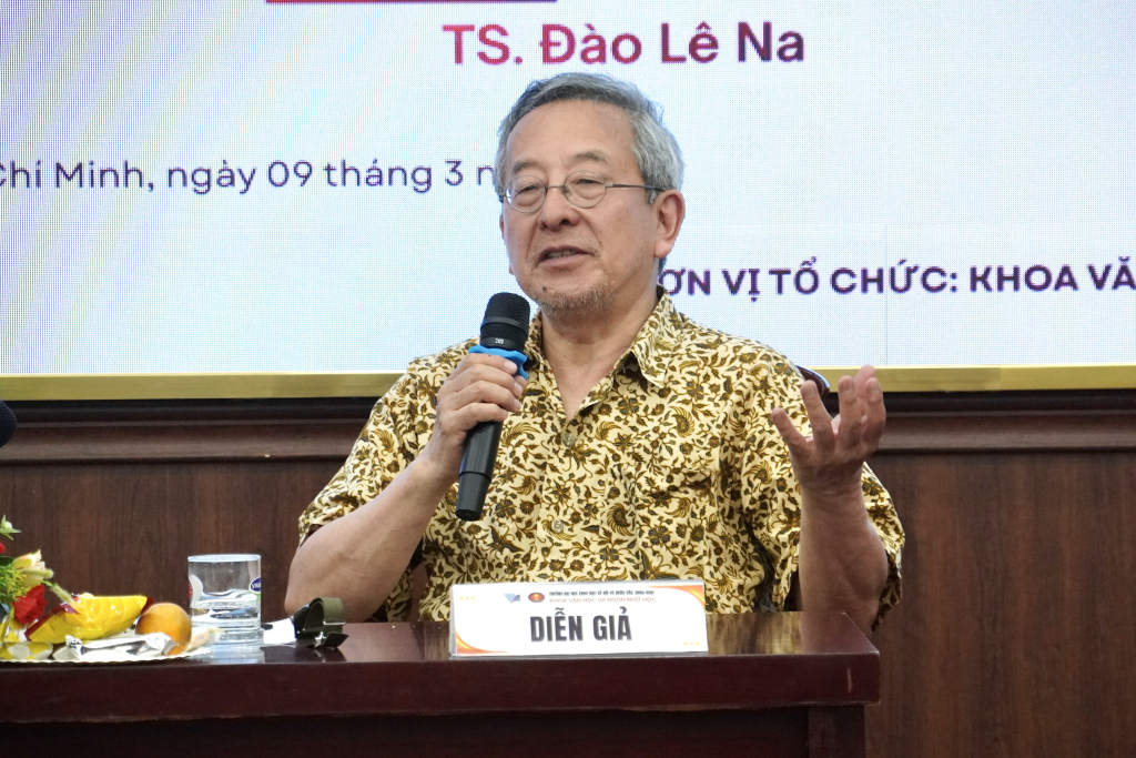 GS. Yomota Inuhiko phân tích cách Kurosawa Akira dùng điện ảnh để thắp lại lòng dũng cảm của người dân Nhật Bản thời hậu chiến - Ảnh: KHÁNH MY