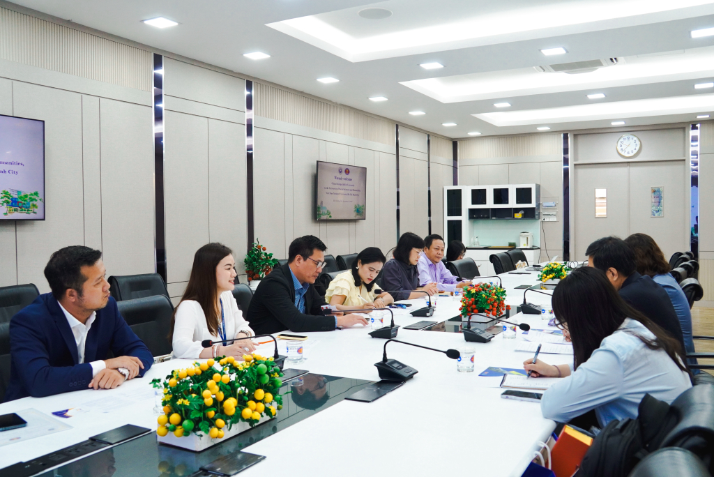 Toàn cảnh buổi làm việc - Ảnh: KHÁNH MY