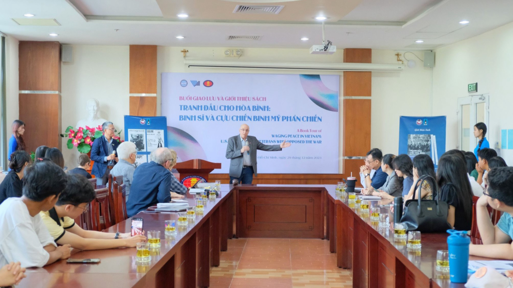 Buổi giao lưu diễn ra tại phòng P205, Trường ĐH KHXH&NV, ĐHQG-HCM (cơ sở Thủ Đức) - Ảnh: Huyền Linh 