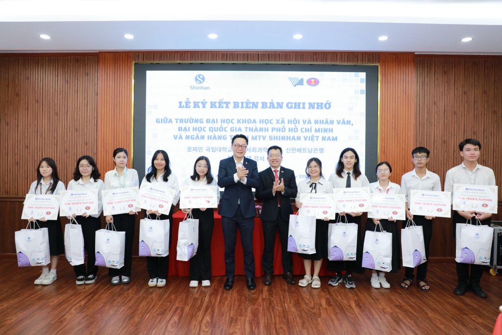 Mỗi suất học bổng được trao tặng tương đương một năm học phí