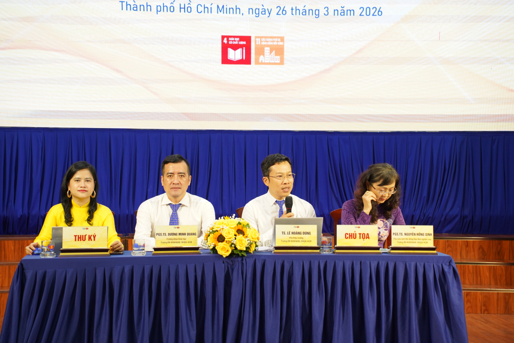 Ban điều hành phiên thảo luận mở lắng nghe và đúc kết các ý kiến trao đổi từ các nhà khoa học, chuyên gia - Ảnh: HẠNH NGUYÊN
