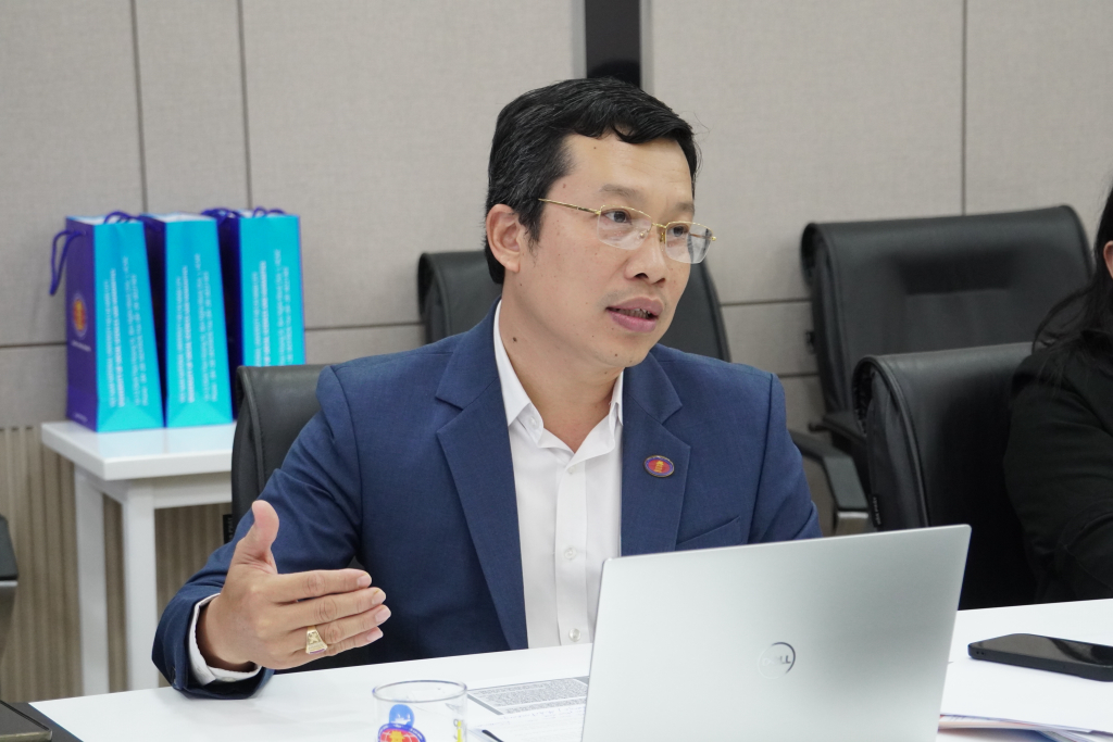 TS. Lê Hoàng Dũng nhấn mạnh tầm quan trọng của việc tăng cường kết nối chuyên môn giữa hai trường - Ảnh: KHÁNH MY