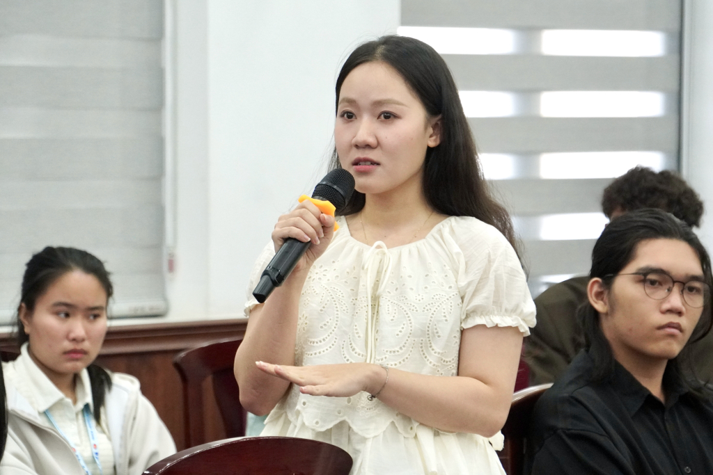 Nhiều câu hỏi được đặt ra về cách đạo diễn thể hiện các giá trị nhân văn trong tác phẩm - Ảnh: KHÁNH MY