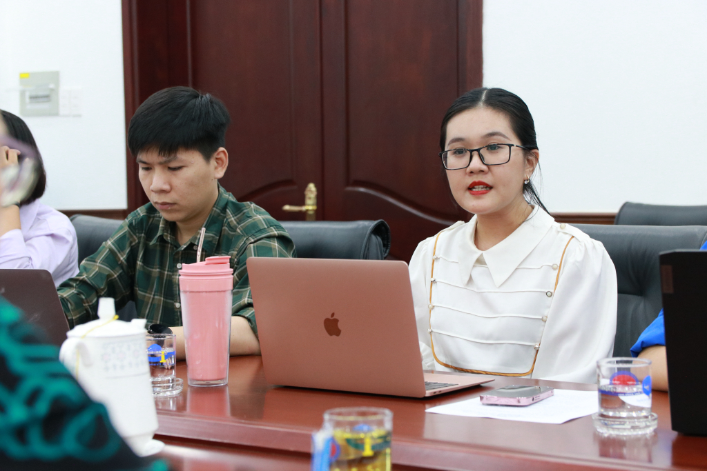 Đ/c Nguyễn Thị Ngọc Khánh hy vọng Đoàn Thanh niên Trường có thể tham gia vào một số hoạt động của Nhà trường - Ảnh: Phạm Trí