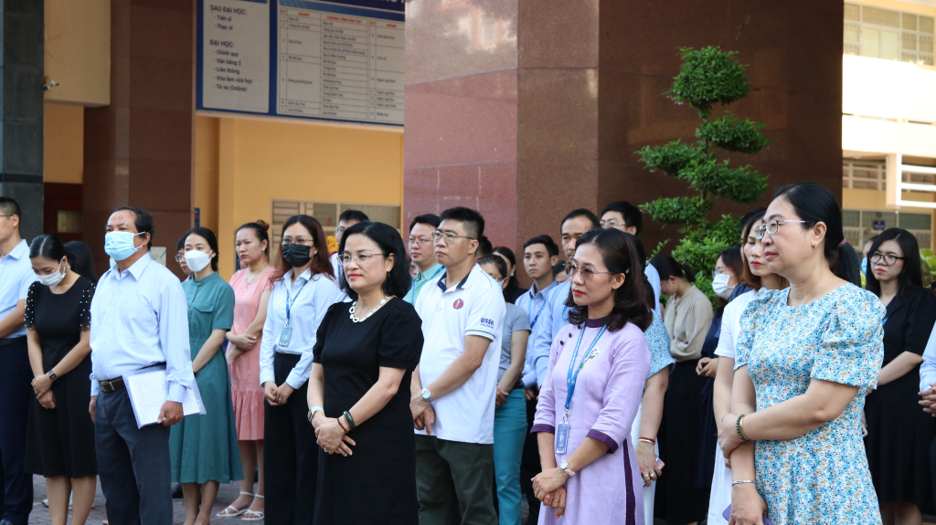 Các giảng viên tập trung nghe những chia sẻ của PGS. TS Cao Xuân Long - Ảnh: Phạm Trí
