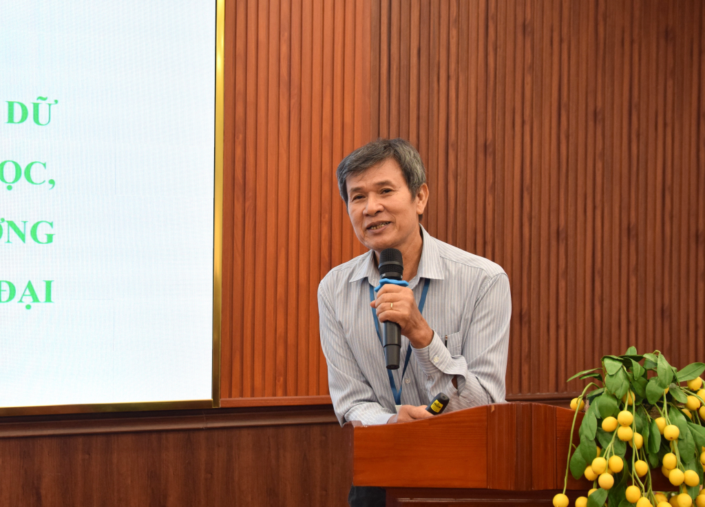 TS. Đỗ Văn Thắng đề xuất 3 yếu tố ảnh hưởng đến việc sử dụng dữ liệu chung của giảng viên, bao gồm: (1) Mức độ đáp ứng của dữ liệu, (2) Sự cần thiết và tính tiện dụng của dữ liệu, và (3) Mức độ khó khăn khi sử dụng dữ liệu - Ảnh: THẢO TIÊN