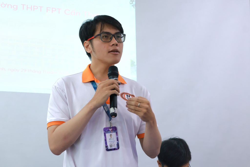 Chia sẻ về đạo đức của Tâm lý học, ThS. Lâm Hoàng Đức nhấn mạnh, người học không được phép thao túng tâm lý của bất kỳ ai - Ảnh: THANH HẢI