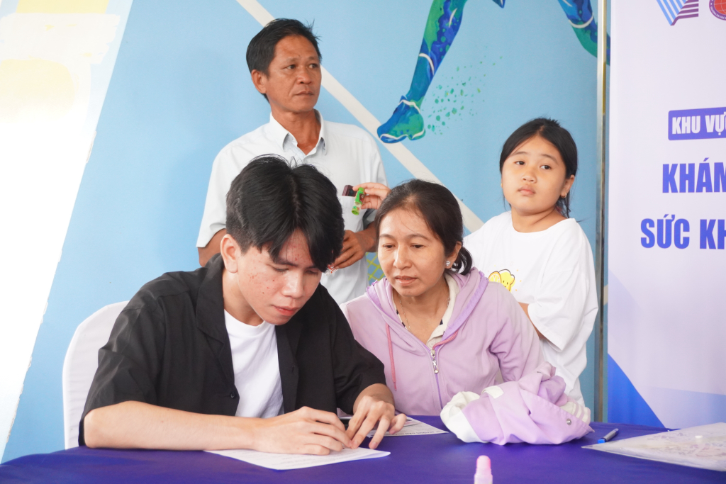 Nhiều cảm xúc trong ngày đầu nhập học tại cơ sở Thủ Đức - Ảnh: CLB Truyền thông Info Plus 