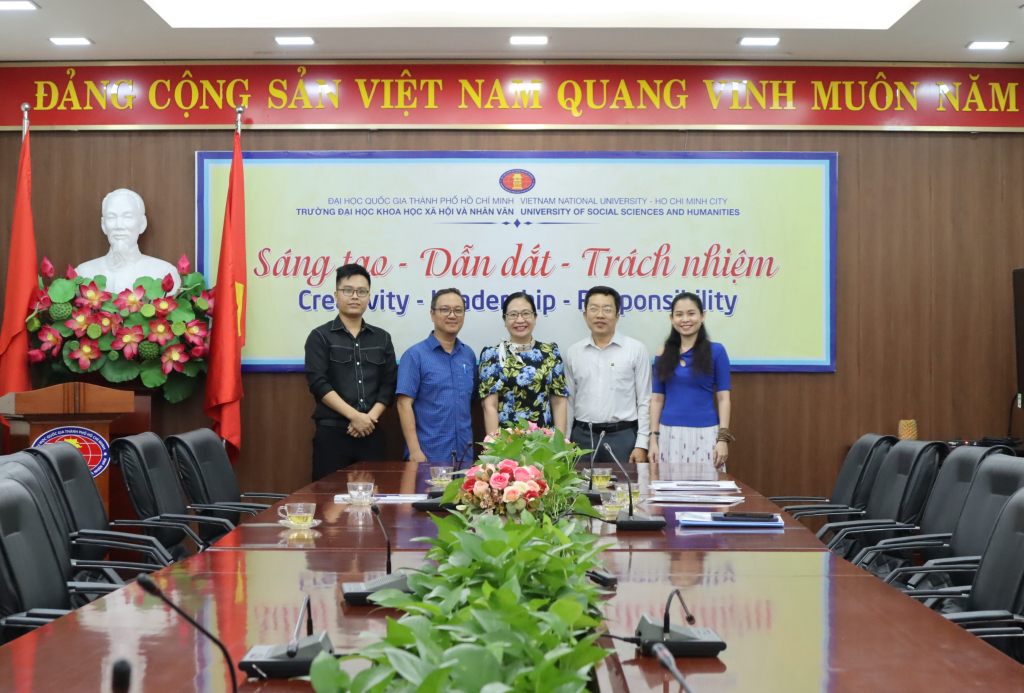 Ban Giám khảo hy vọng các thí sinh sẽ tiếp tục phát huy niềm yêu thích đối với lĩnh vực thiết kế - Ảnh: Nhật Ánh