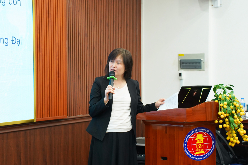 Theo ThS. Lâm Tuyết Phương, AI không chỉ là một công cụ sắc bén, hữu hiệu có thể áp dụng tức thời, mà còn là hành trang cần thiết mỗi người nên trang bị cho mình - Ảnh: Ý NGUYỄN