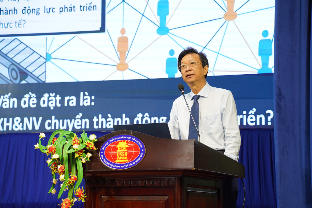 PGS.TS Võ Văn Thắng nhấn mạnh cơ chế "chuyển hồi" từ tri thức khoa học xã hội thành năng lực hành động, xem đây là "hệ điều hành" kiến tạo sức mạnh nội sinh cho quốc gia - Ảnh: HẠNH NGUYÊN