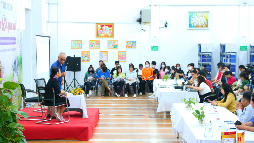 Toàn cảnh talkshow “Nam Bộ quen mà lạ” tại thư viện Trường ĐH KHXH&NV - Ảnh: Trần Huỳnh