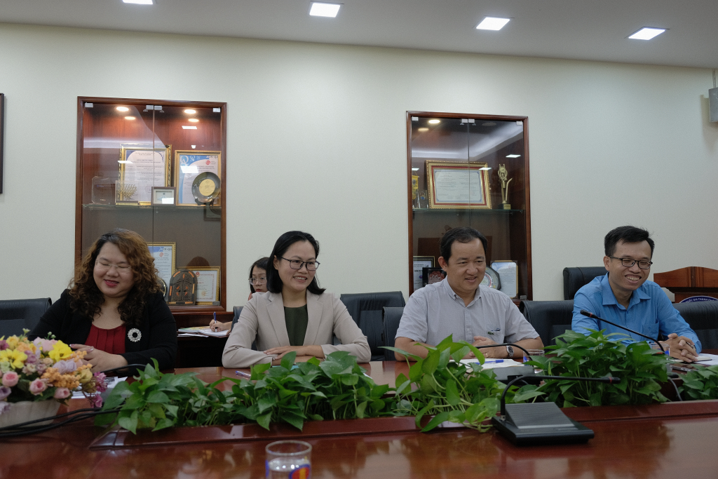 Đại diện Trường ĐH KHXH&NV trong buổi làm việc - Ảnh: Huyền Linh