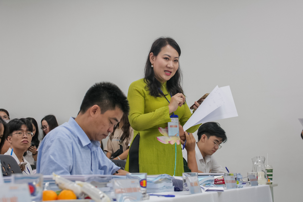 Hơn 70 nhà khoa học, chuyên gia, giảng viên tham gia Hội đồng đánh giá các đề tài nghiên cứu của sinh viên - Ảnh: Trịnh Minh Phương