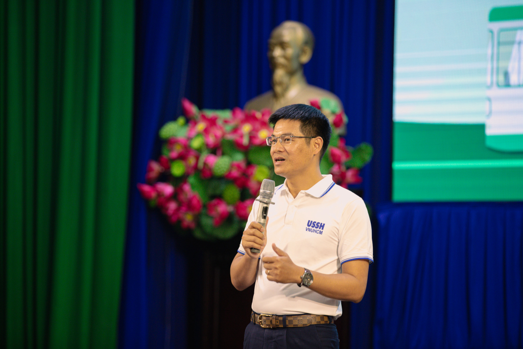 Theo ThS. Trần Nam, hiểu về phát triển bền vững đóng vai trò quan trọng giúp sinh viên hội nhập thế giới - Ảnh: Lý Nguyên