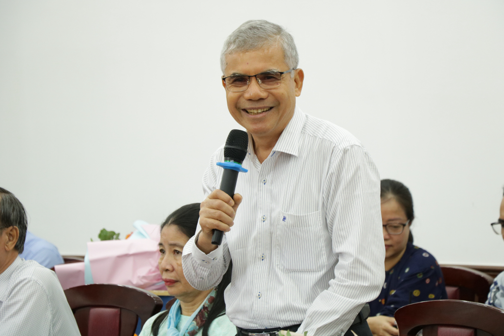 PGS.TS Nguyễn Xuân Tế - khoa Triết học - chia sẻ tại buổi họp mặt - Ảnh: Mỹ Hân