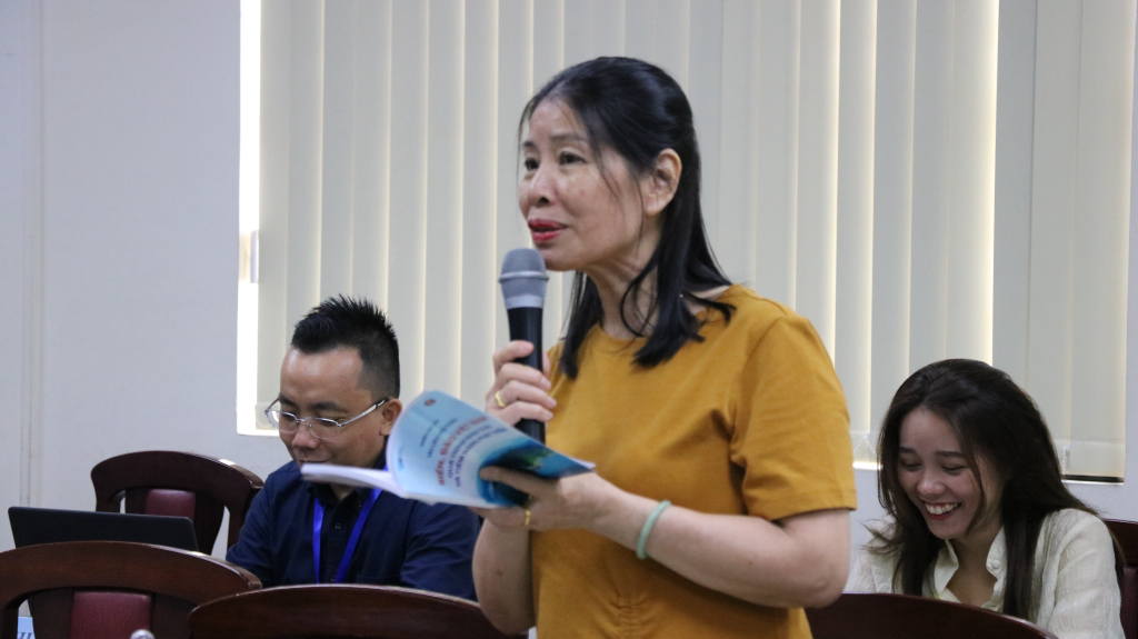 PGS.TS. Dương Kiều Linh đặt câu hỏi và thảo luận tại hội thảo