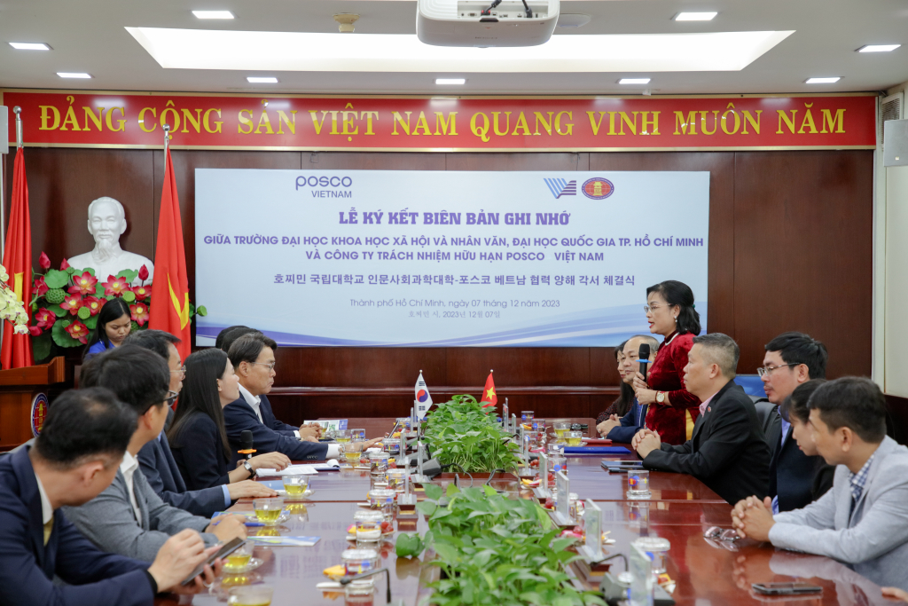 PGS. TS Ngô Thị Phương Lan thể hiện niềm vui và cảm kích khi nhận được sự quan tâm từ POSCO - Ảnh: Lý Nguyên