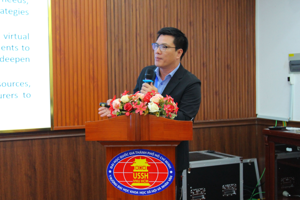 PGS.TS Lưu Văn Quyết đề cao vai trò của AI sẽ làm phong phú và nâng cao giáo dục lịch sử - Ảnh: HOÀNG MỸ