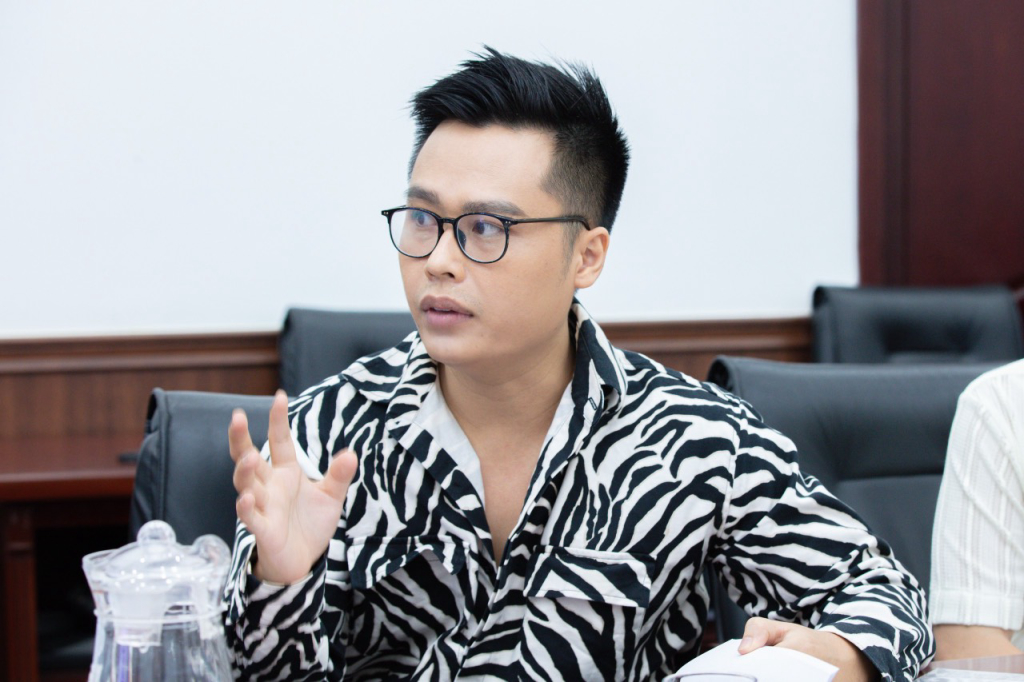 Nhà thiết kế Nguyễn Minh Tuấn đề xuất tổ chức thêm một buổi tập huấn cho top 5 - Ảnh: Lý Nguyên