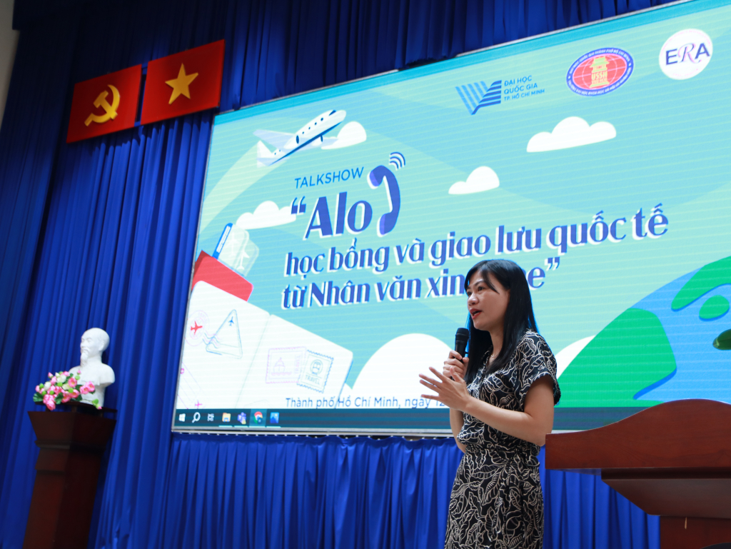 TS. Hoàng Thị Trang chia sẻ cảm nghĩ về buổi talkshow - Ảnh: Phạm Trí