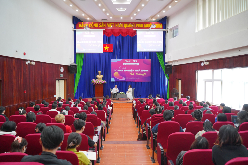 E-talk số 13 diễn ra tại Hội trường Tổng hợp (Cơ sở Thủ Đức) - Ảnh: Phạm Trí