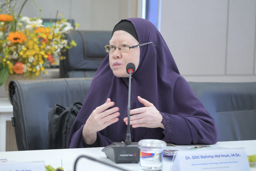 TS. Sitti Rahma Ma’mun mong muốn Trường Nhân văn sẽ đến thăm thành phố của Kendari để khám phá thêm về văn hóa, ngôn ngữ và sắc tộc ở vùng phía Đông Indonesia - Ảnh: Ý NGUYỄN