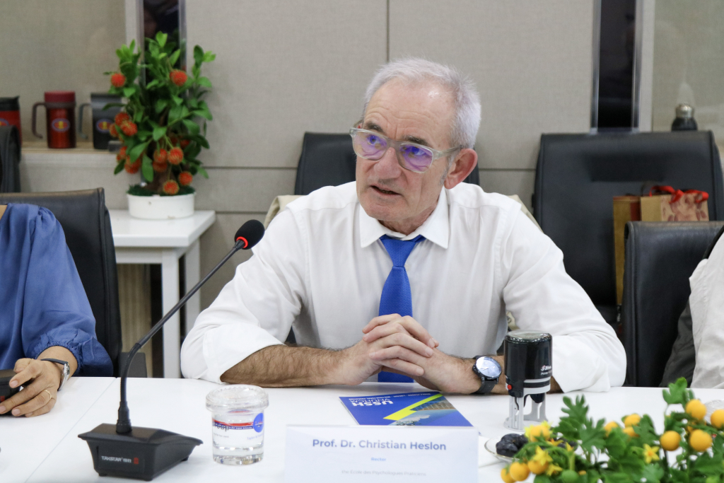 GS. TS. Christian Heslon cho biết EPP đã bắt đầu sứ mệnh giáo dục tại Việt Nam từ năm 1997 với đội ngũ giảng viên là các chuyên gia, nhà nghiên cứu, nhà thực hành giàu kinh nghiệm. Ông bày tỏ kỳ vọng rằng lần hợp tác này sẽ mang lại những giá trị thiết thực trong hoạt động giảng dạy cho cả hai đơn vị - Ảnh: NHƯ Ý
