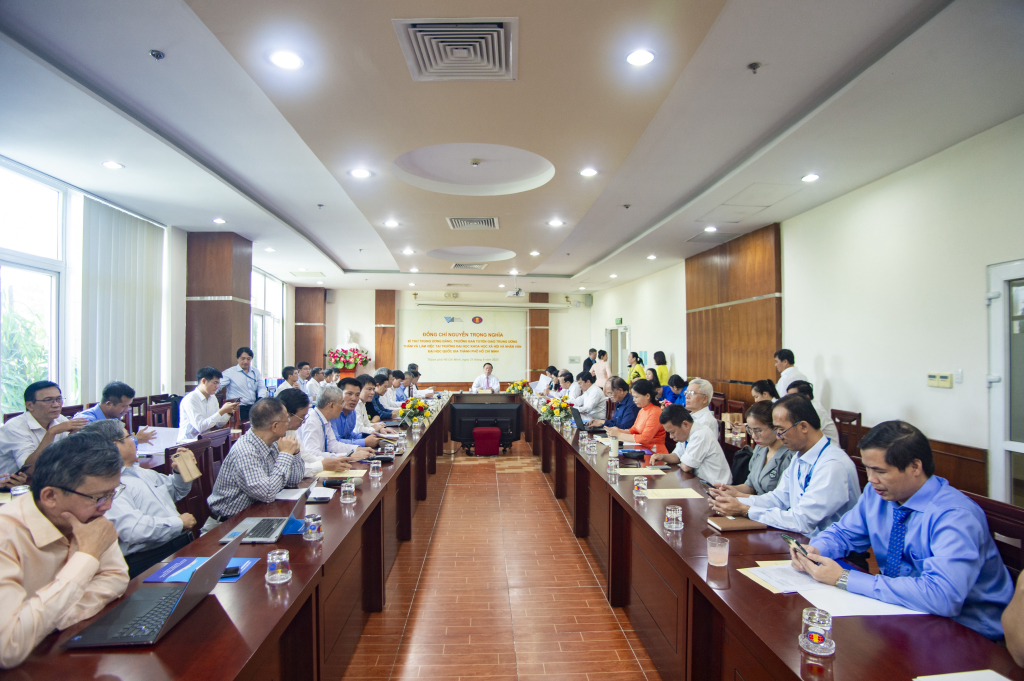  Buổi làm việc diễn ra nhằm đổi mới, nâng cao chất lượng nguồn nhân lực làm công tác báo chí xuất bản - Ảnh: NEB
