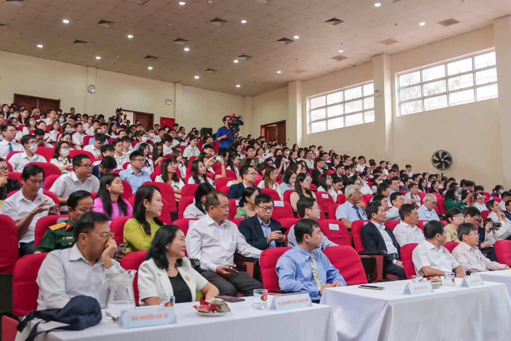 Lễ Khai mạc vòng Chung kết Giải thưởng diễn ra tại Hội trường Nhân văn, cơ sở Thủ Đức - Ảnh: Trịnh Minh Phương