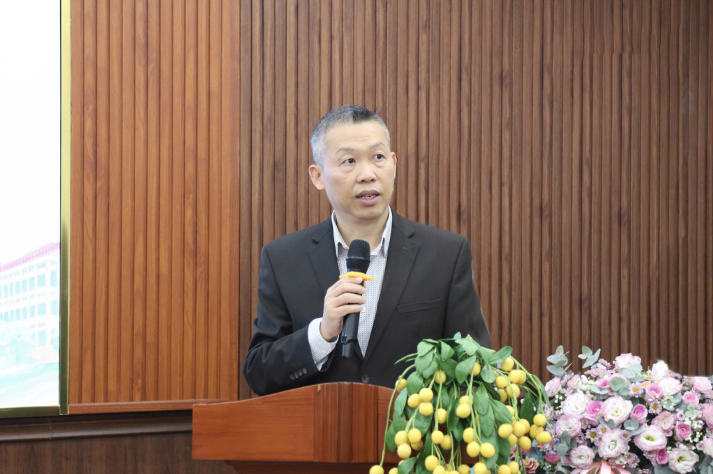 TS. Trần Anh Tiến chia sẻ hội thảo lần này tạo diễn đàn để các nhà khoa học chia sẻ những nghiên cứu lý luận và thực tiễn nhận diện các xu hướng và chủ đề trọng tâm của lĩnh vực xã hội học hiện nay - Ảnh: MỸ NGÂN