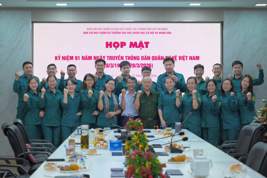 Trung đội tự vệ Nhà trường hoàn thành xuất sắc công tác thông qua các hoạt động an sinh xã hội - Ảnh: NHƯ THẢO