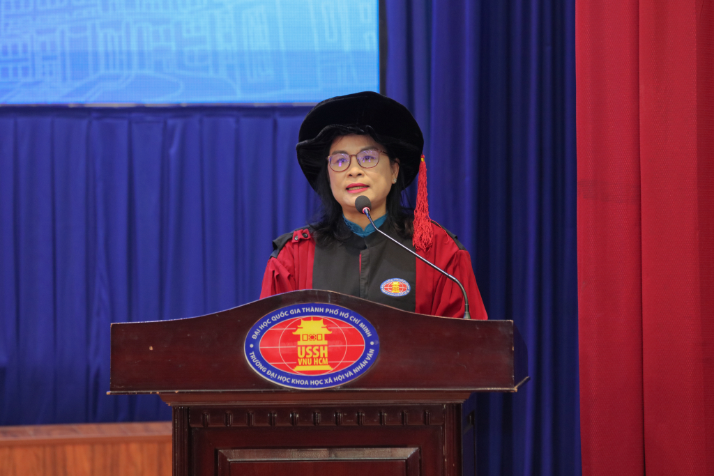 GS.TS Ngô Thị Phương Lan bày tỏ niềm tự hào về những truyền thống tốt đẹp của “Người Nhân văn” qua bao thế hệ - Ảnh: THU THẢO