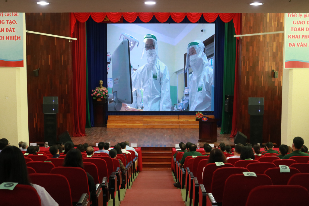 Toàn cảnh chương trình - Ảnh: Tuyết Hồng