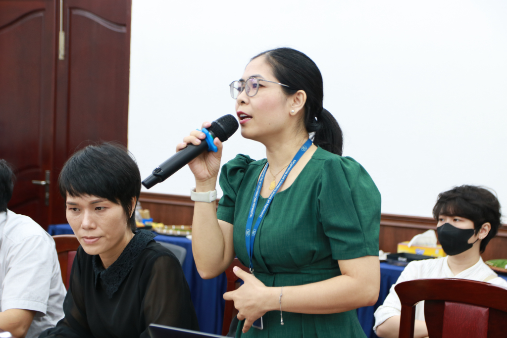 ThS. Bùi Thu Hằng đề xuất một số cách thức để phổ biến vấn đề đạo đức nghiên cứu  - Ảnh: Quỳnh Mai