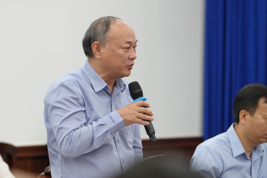TS. Phan Thanh Định chia sẻ tại chương trình - Ảnh: VNU