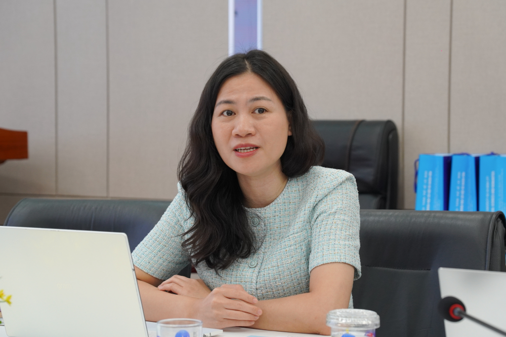 TS. Hoàng Thị Trang đề cao vai trò mắt xích của phiên dịch viên trong việc liên kết nhân lực IT hai quốc gia- Ảnh: ĐÌNH VINH