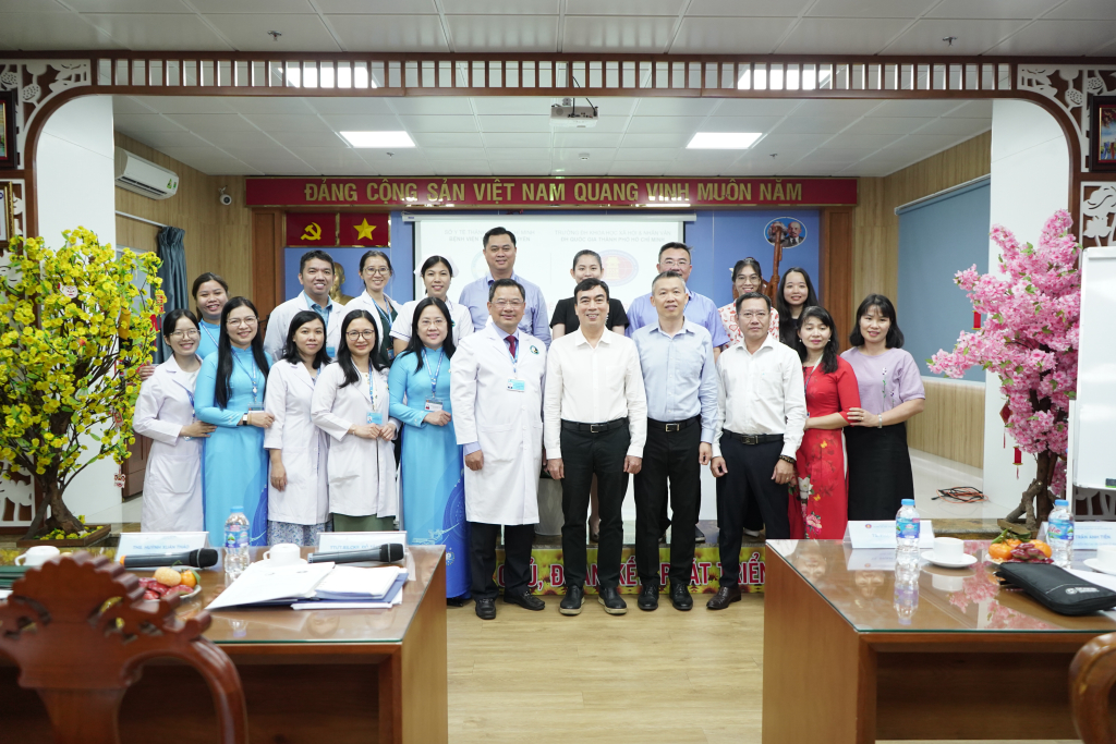 Người tham dự chụp hình kỷ niệm - Ảnh: Phạm Trí