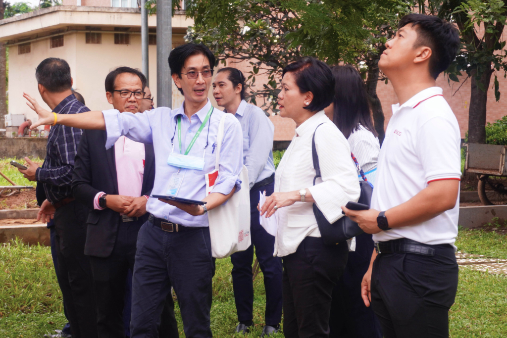 Đoàn khảo sát đang tiến hành tham quan khu vực Vườn Thái - Ảnh: Ngọc Bích