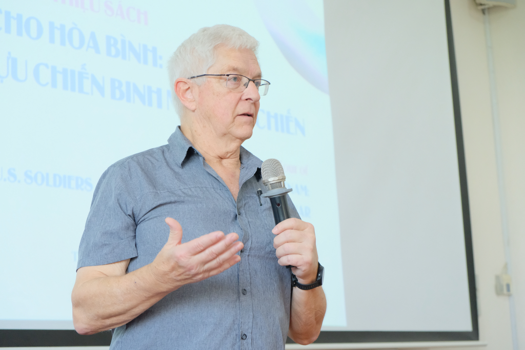 GS. Paul Cox nhớ lại hành trình đã qua - Ảnh: Huyền Linh