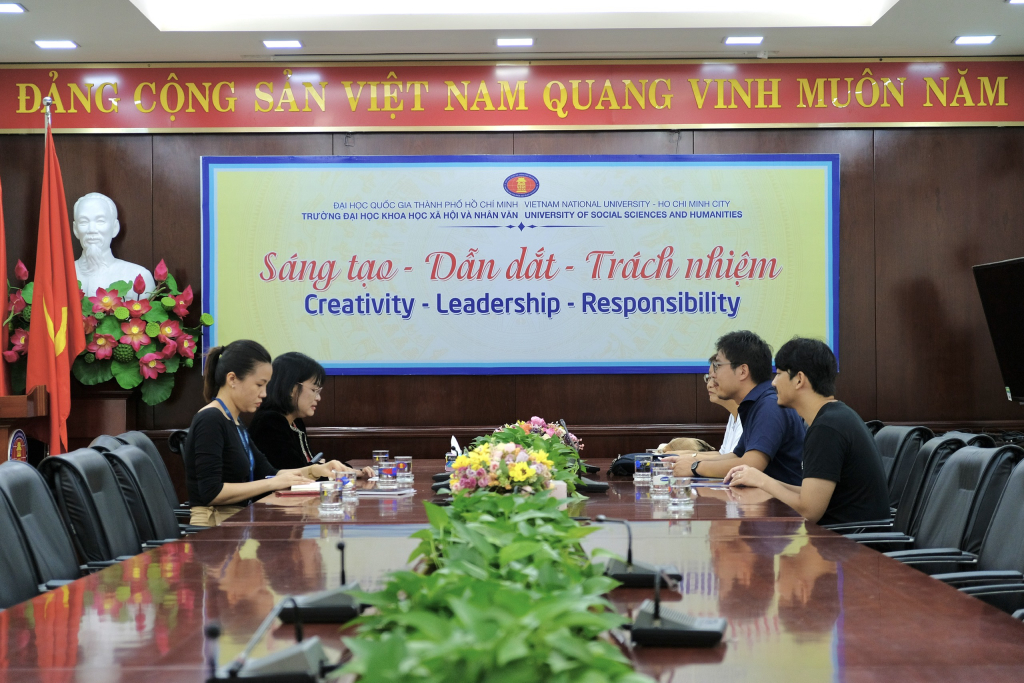 Toàn cảnh buổi làm việc với PGS. Shimojo Hisashi - Ảnh: Huyền Linh