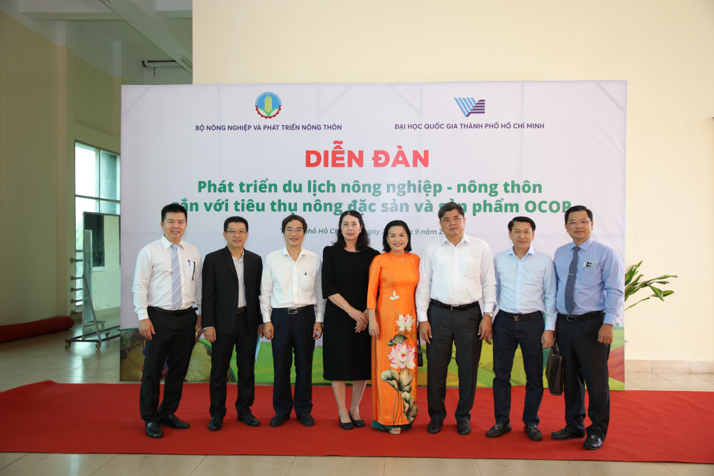 Diễn đàn được tổ chức nhằm phát triển du lịch và giúp tiêu thụ sản phẩm nông sản tốt hơn - Ảnh: Lý Nguyên 