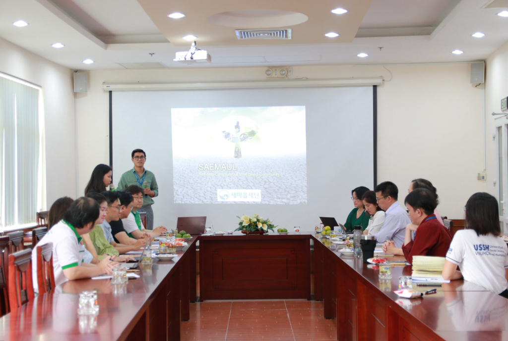 Buổi tập huấn về dự án Saemaul Undong với sự tham gia của viên chức và người lao động của Trung tâm – Ảnh: Phạm Trí