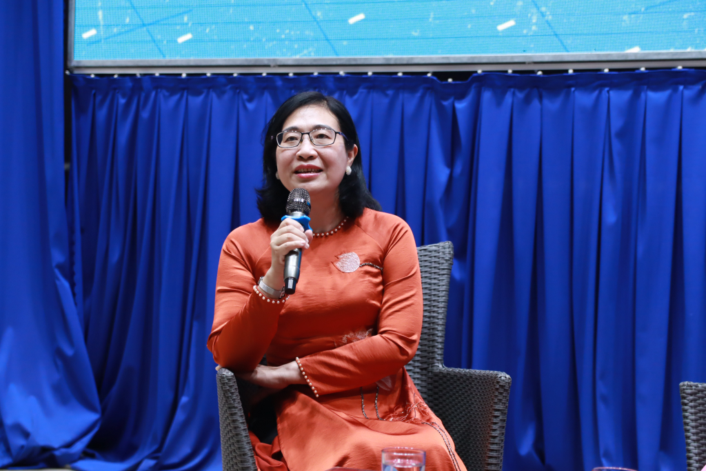 TS. Lê Thị Ngọc Điệp chia sẻ văn hóa “Gánh hàng rong” tại chương trình - Ảnh: Phạm Trí